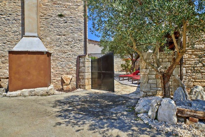 Image No.5-5 Bed Property for sale