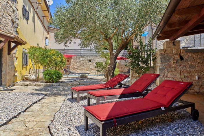 Image No.6-5 Bed Property for sale