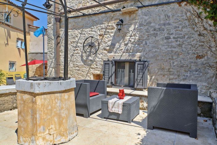 Image No.8-5 Bed Property for sale