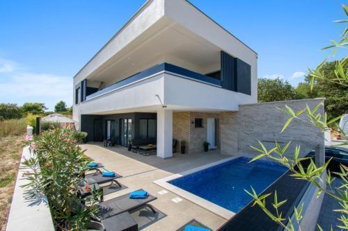 Image No.2-Propriété de 3 chambres à vendre à Medulin