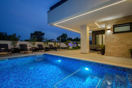 Image No.7-3 Bed Property for sale