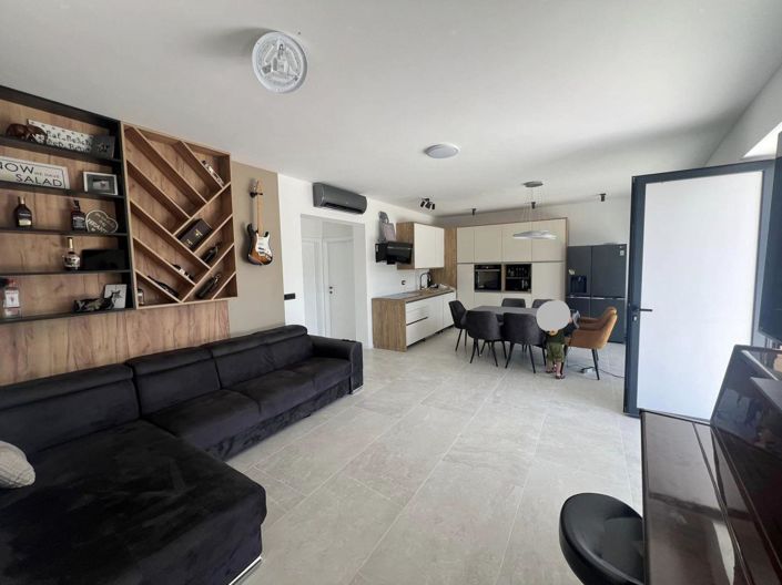 Image No.7-5 Bed Property for sale