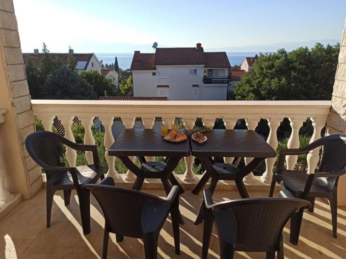 Image No.10-9 Bed Property for sale