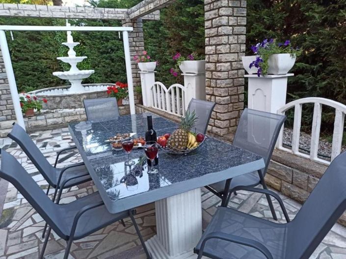 Image No.12-9 Bed Property for sale