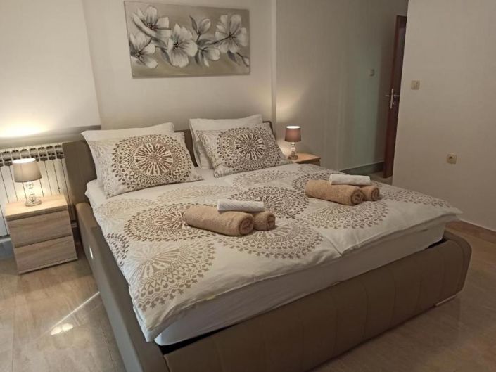 Image No.14-9 Bed Property for sale