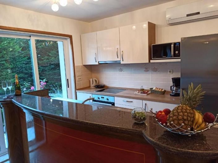 Image No.15-9 Bed Property for sale