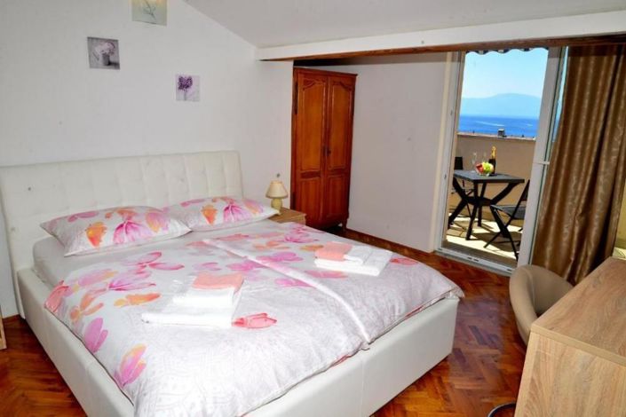 Image No.4-9 Bed Property for sale