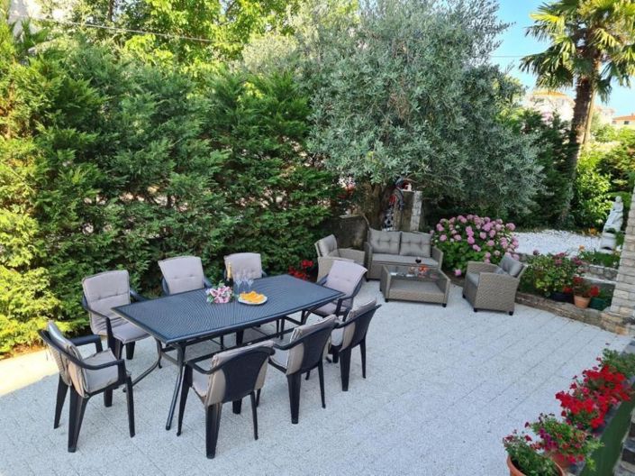 Image No.6-9 Bed Property for sale