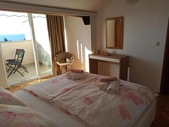 Image No.9-9 Bed Property for sale