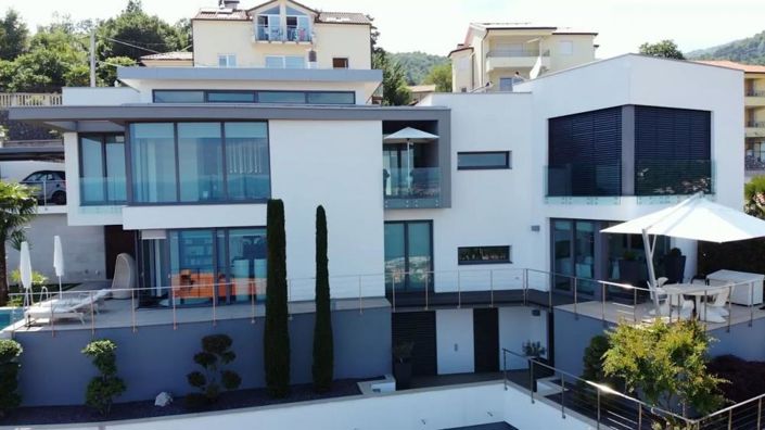 Image No.10-4 Bed Property for sale