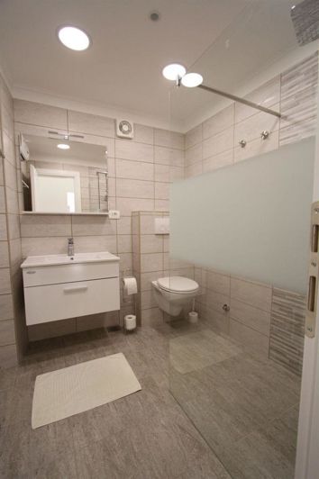 Image No.19-4 Bed Property for sale