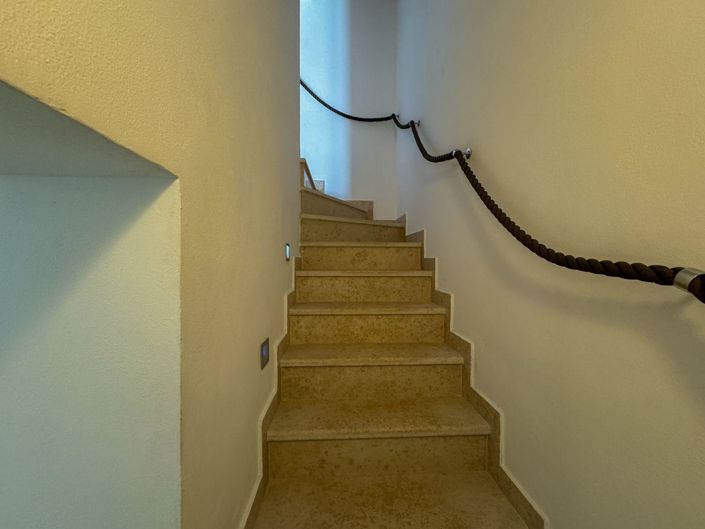 Image No.18-4 Bed Property for sale