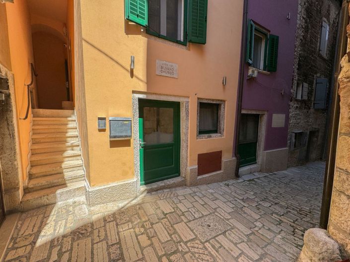 Image No.19-4 Bed Property for sale