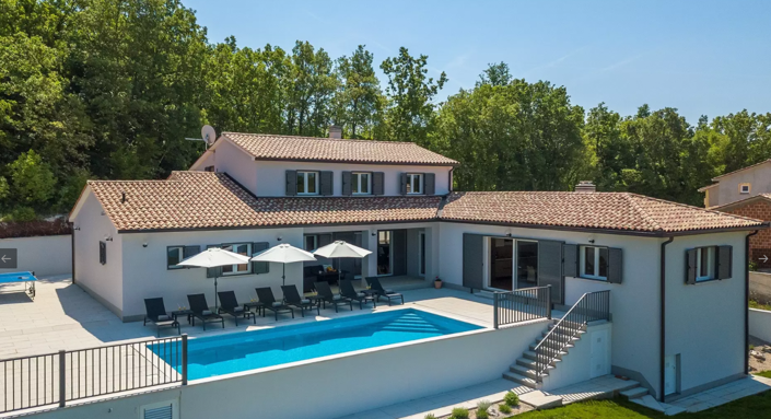 Image No.1-4 Bed Property for sale