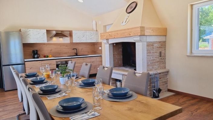 Image No.14-4 Bed Property for sale