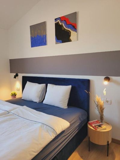 Image No.20-4 Bed Property for sale