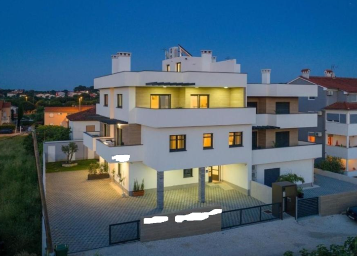 Image No.1-10 Bed Property for sale