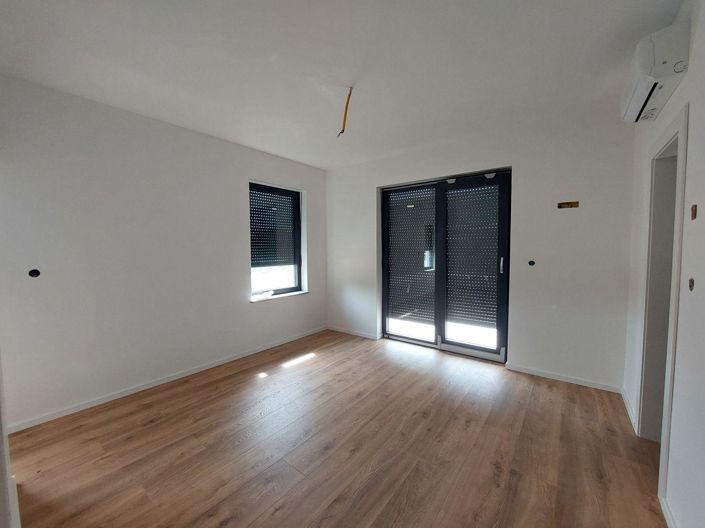 Image No.8-3 Bed Property for sale