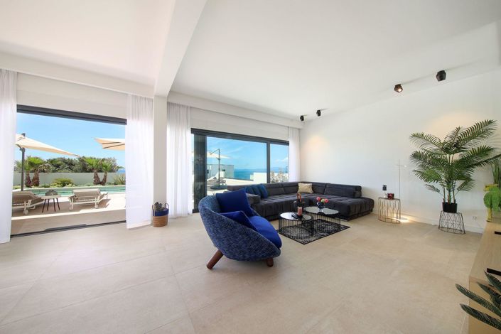 Image No.12-4 Bed Property for sale