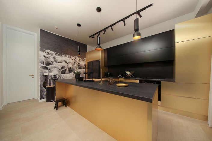 Image No.15-4 Bed Property for sale