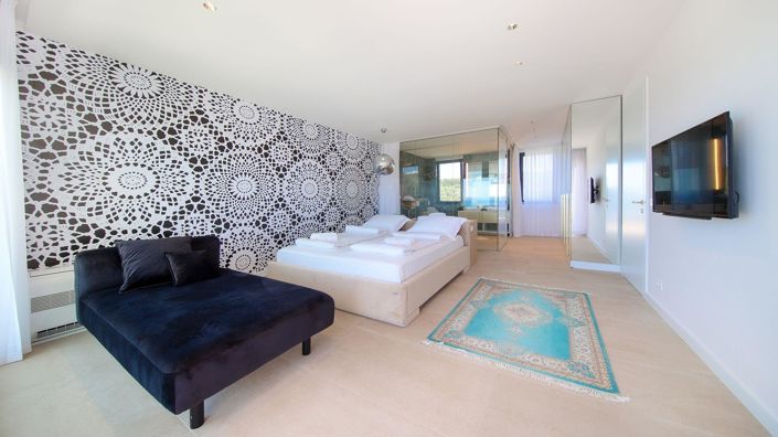 Image No.19-4 Bed Property for sale