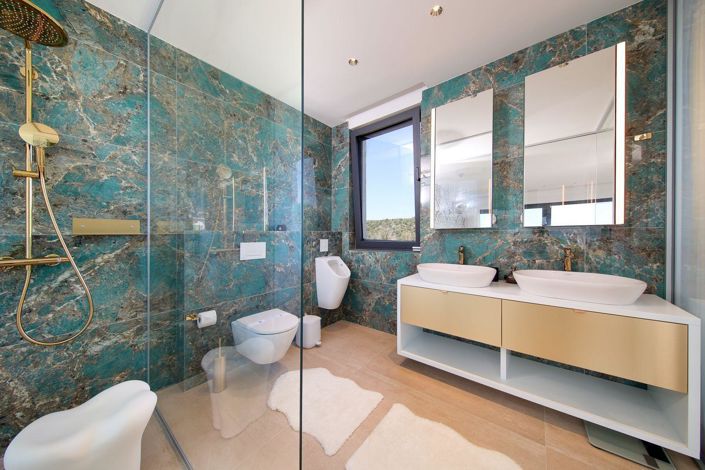 Image No.22-4 Bed Property for sale