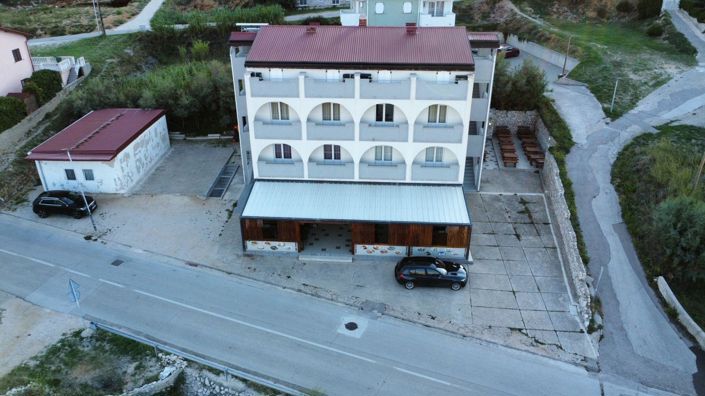 Image No.1-Propriété de 24 chambres à vendre à Pag