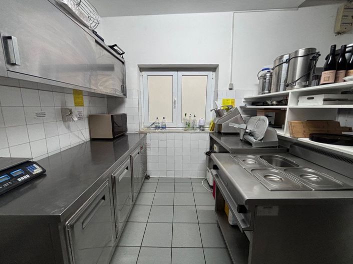 Image No.17-24 Bed Property for sale