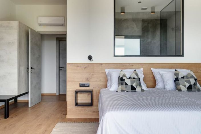 Image No.11-7 Bed Property for sale