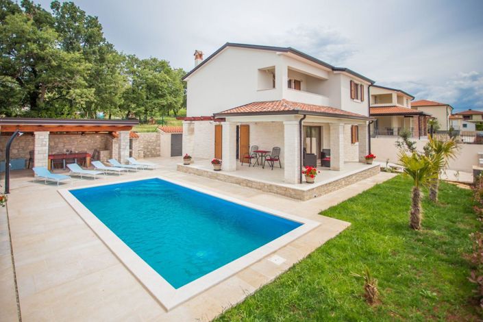 Image No.1-4 Bed Property for sale