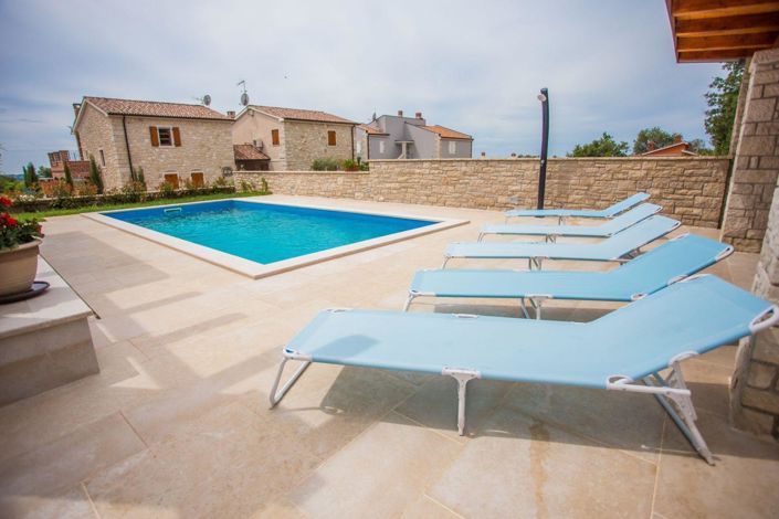 Image No.16-4 Bed Property for sale