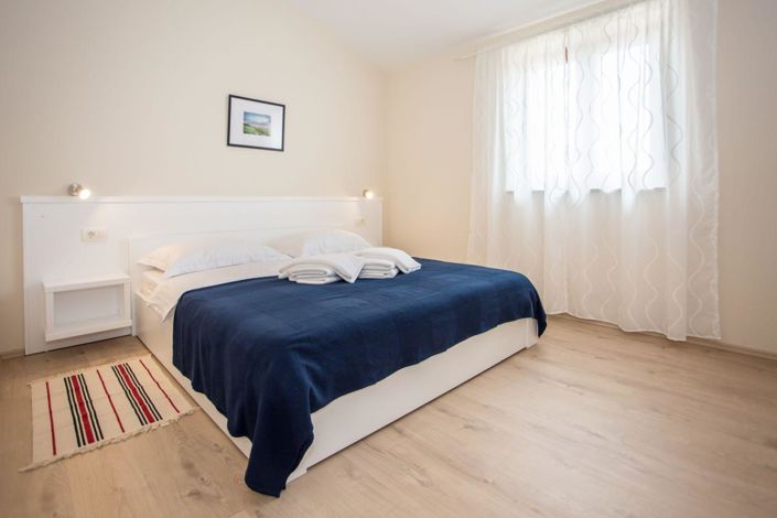 Image No.18-4 Bed Property for sale