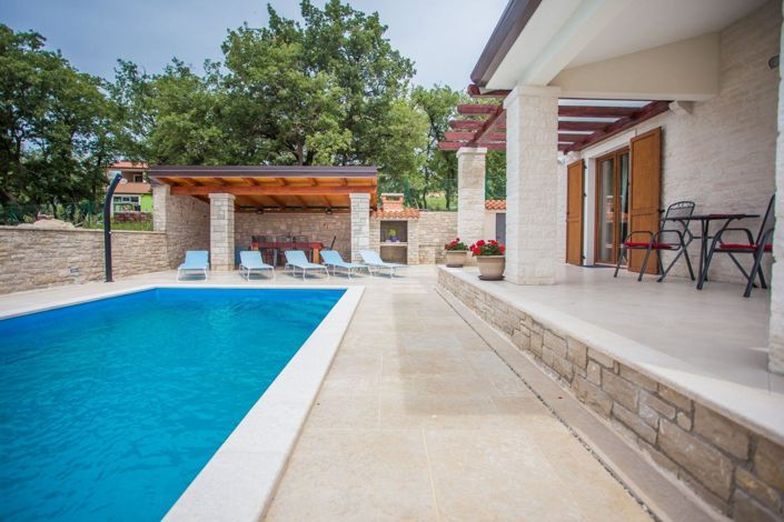 Image No.2-Propriété de 4 chambres à vendre à Croatie