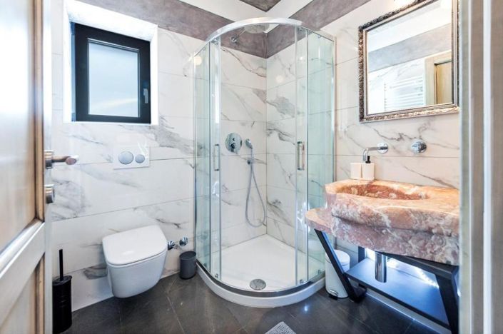 Image No.16-3 Bed Property for sale