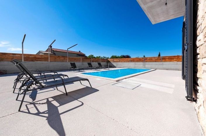 Image No.3-3 Bed Property for sale