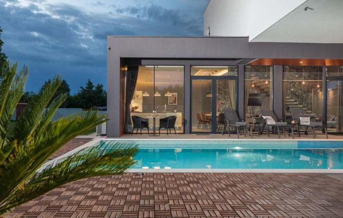 Image No.6-4 Bed Property for sale