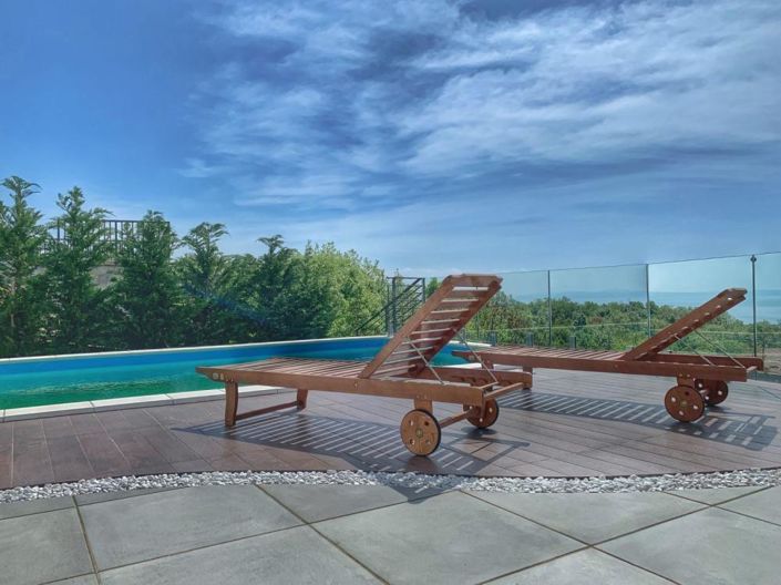 Image No.12-6 Bed Property for sale