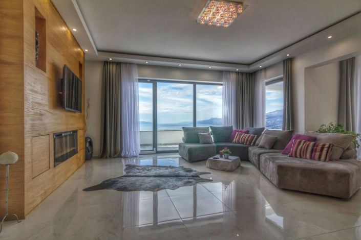 Image No.19-6 Bed Property for sale