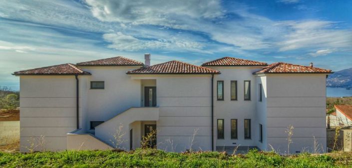 Image No.8-6 Bed Property for sale