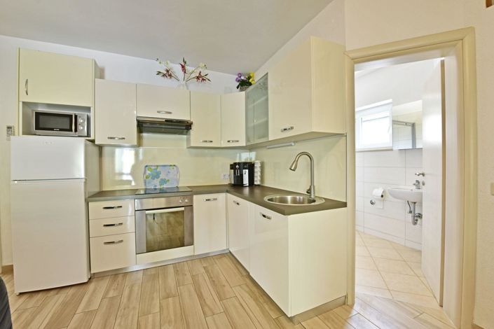 Image No.11-9 Bed Property for sale