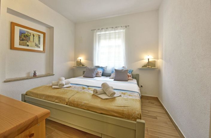 Image No.13-9 Bed Property for sale