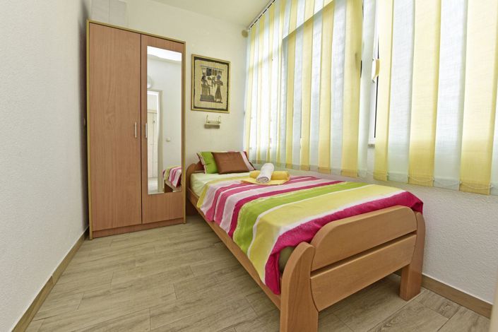 Image No.16-9 Bed Property for sale