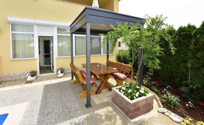 Image No.18-9 Bed Property for sale