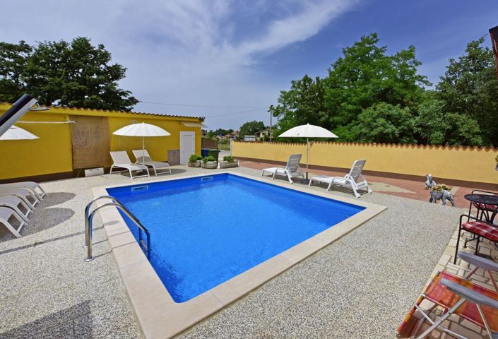 Image No.2-9 Bed Property for sale