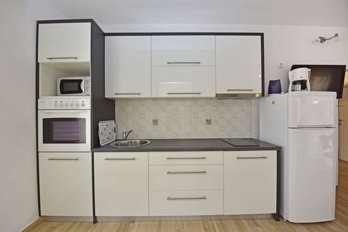 Image No.23-9 Bed Property for sale