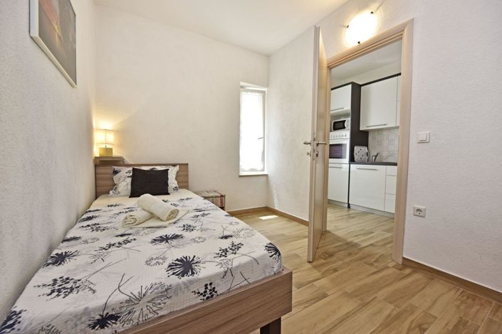 Image No.24-9 Bed Property for sale