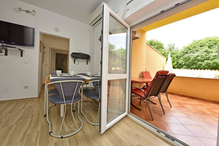 Image No.25-9 Bed Property for sale