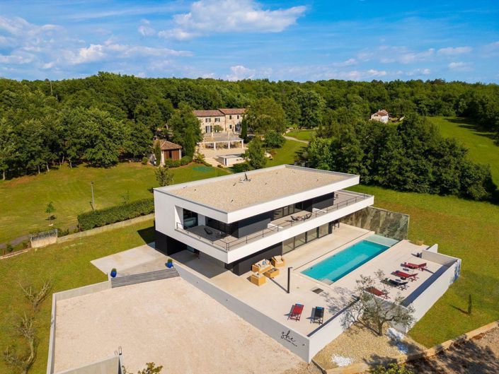 Image No.14-3 Bed Property for sale