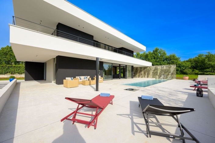 Image No.17-3 Bed Property for sale