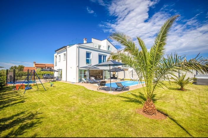 Image No.3-6 Bed Property for sale